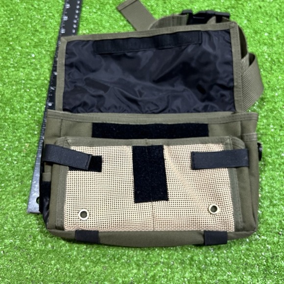 Vintage White River Fly Fishing Fanny Back Tackle Box Waist Bag Fly Storage NWOT - Picture 5 of 9